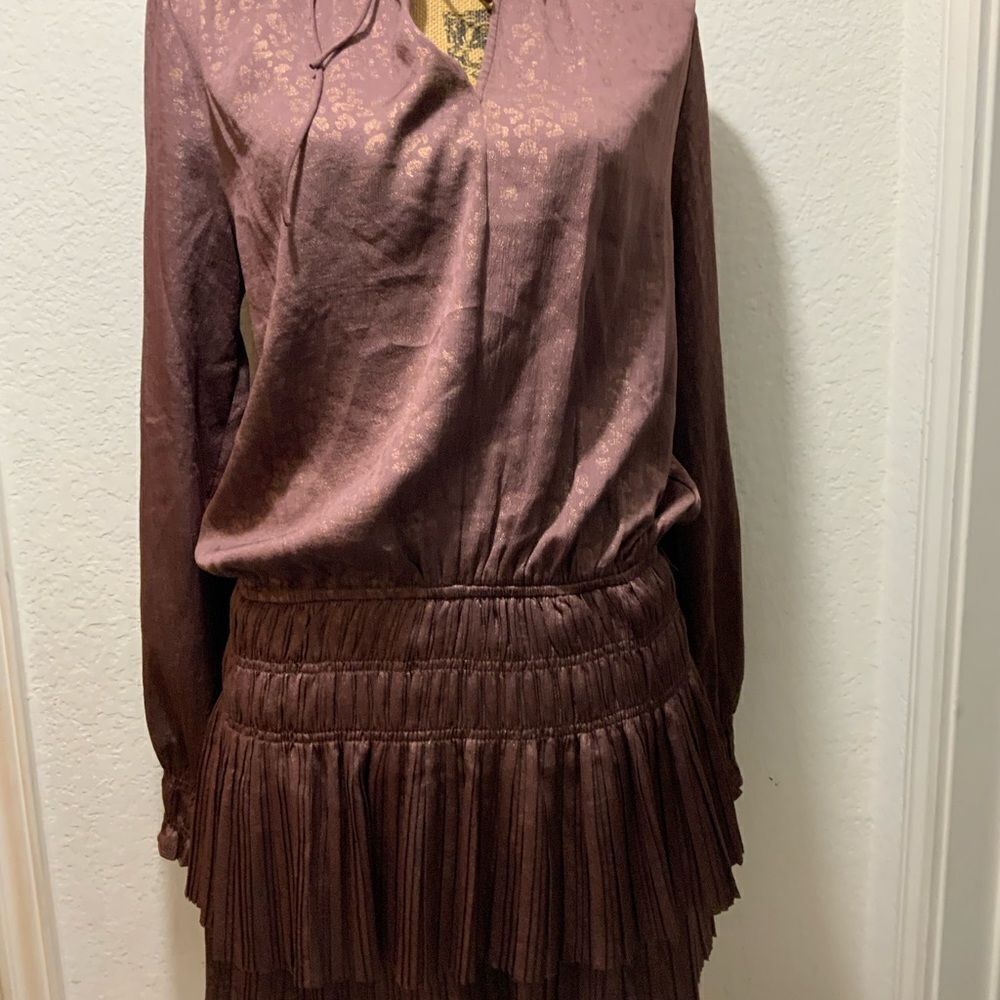 New Pants Store Women's Size M Mauve leopard  Ruffle Top 100% polyester
